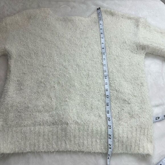 BP. Cream deep v-neck sweater fuzzy soft sweater size L - Picture 9 of 9